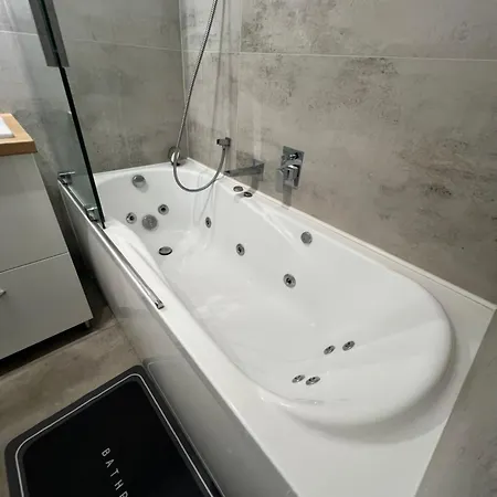 Zakrzówek Z Jacuzzi Cracóvia