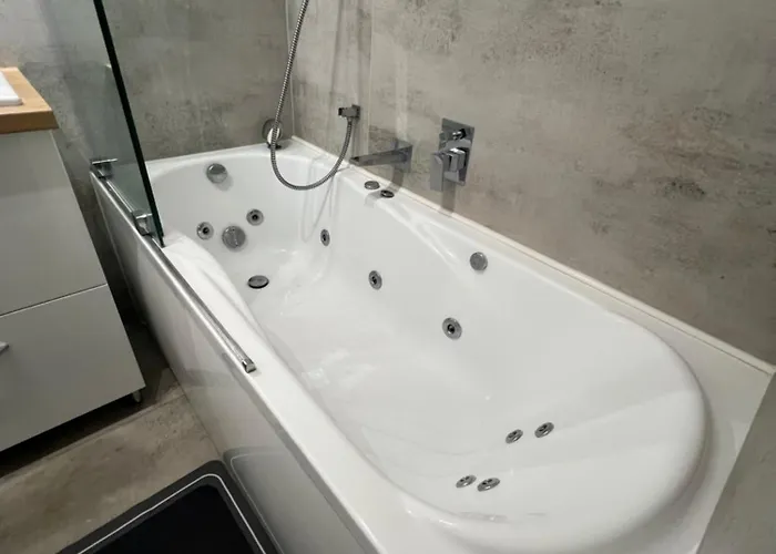 Zakrzówek Z Jacuzzi Cracóvia